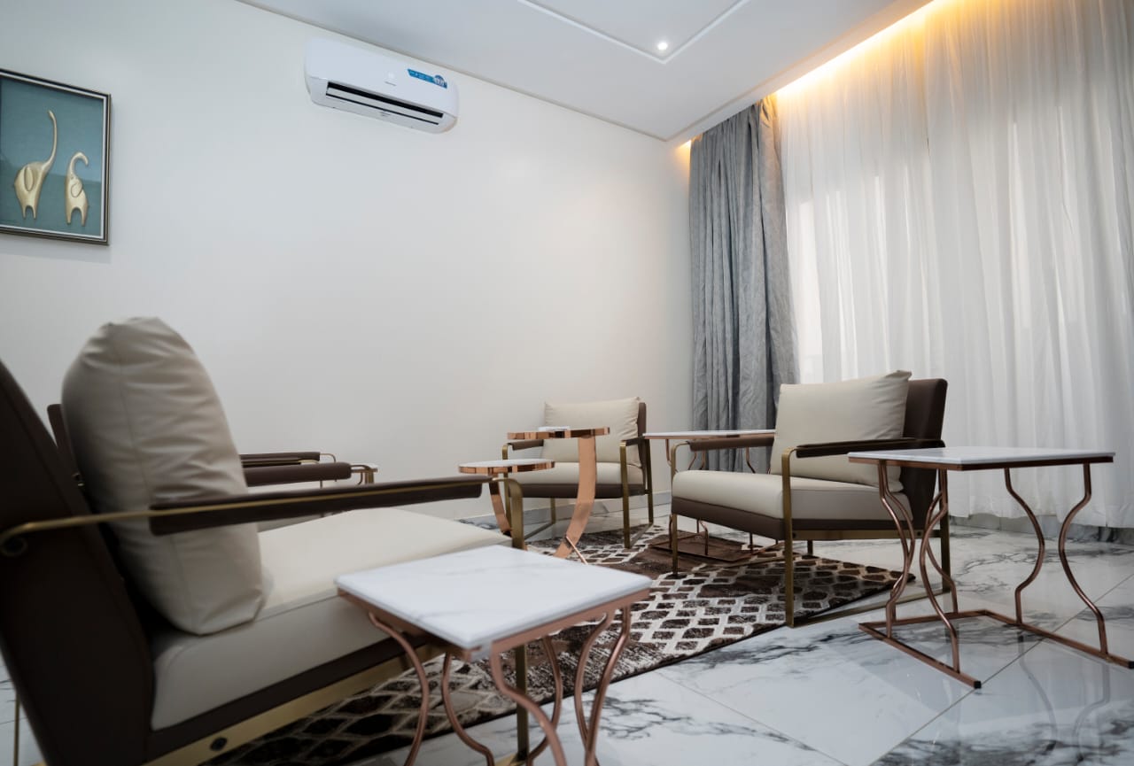 Suite - Photo 1