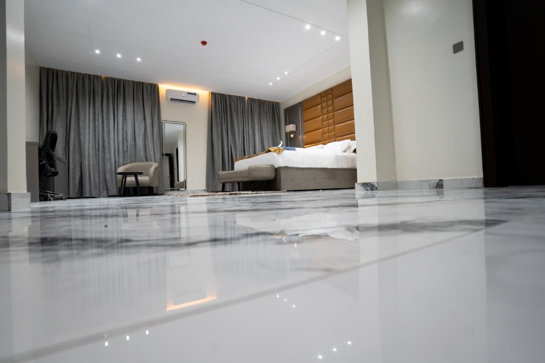 Three Bedroom Residence - Photo 3